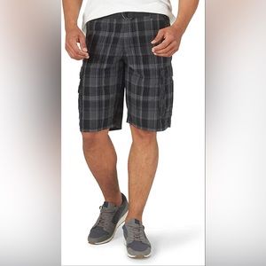 Lee Men's Big & Tall Dungarees Wyoming Cargo Short, Black Plaid, no belt